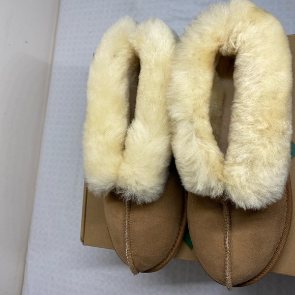 Woman’s Uggs Size 9 NWT - Picture 4 of 4